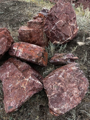 Ландшафтные глыбы красно-фиолетовые 200-1000 килограмм купить в Краснодарском крае