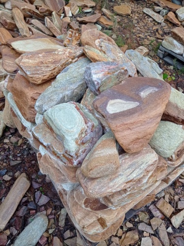 Златолит жёлтый, жёлто-зелёный глыбки и валуны для ланшафтного дизайна купить в Краснодарском крае