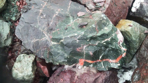 Гигантские зелёные валуны для ландшафтного дизайна весом более 5 тонн купить в Краснодарском крае