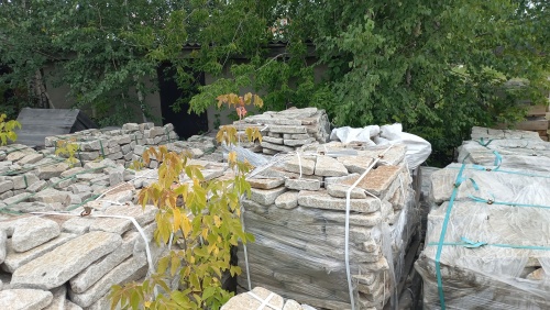 Плитняк галтованный гранитный для ландшафтного дизайна купить в Краснодарском крае