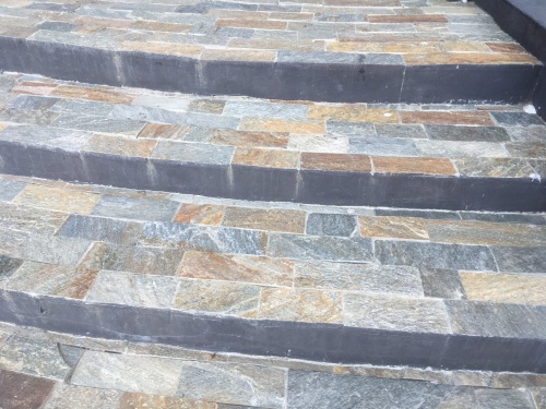 Плитка из Златолита Уральского для лестницы купить в Краснодарском крае