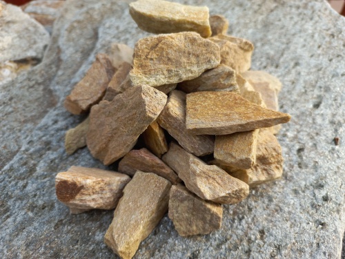 Златолит жёлтый декоративная каменная крошка купить в Краснодарском крае