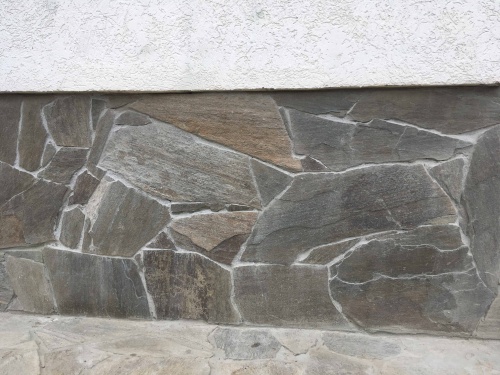 Плитняк златолит Уральский для цоколя, отмостки купить в Краснодарском крае