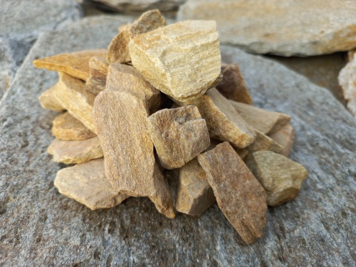 Златолит жёлтый декоративная каменная крошка купить в Краснодарском крае