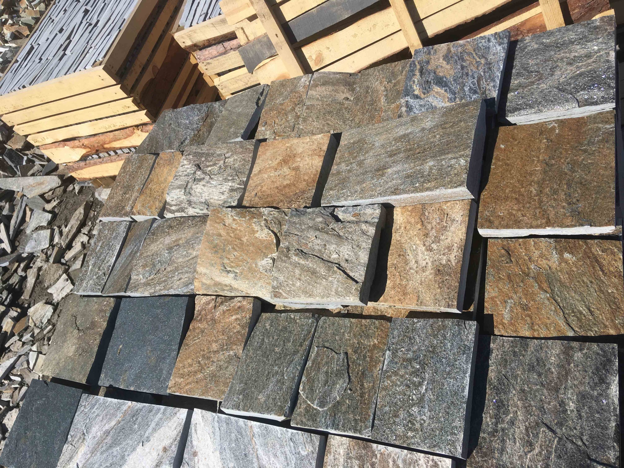 Плитка пилёная златолит Уральский для цоколя, отмостки купить в Краснодарском крае