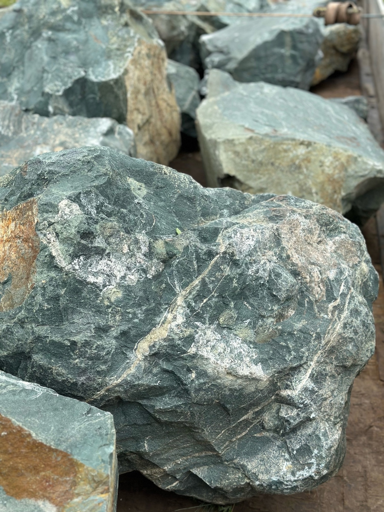 Камни для ландшафтного дизайна зелёные 10-60 килограмм купить в Краснодарском крае