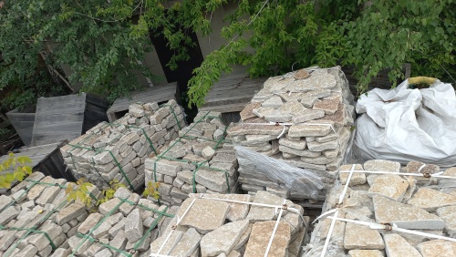 Гранитный плитняк галтованный для мощения купить в Краснодарском крае