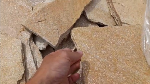 Плитняк златолит жёлтый золотистый для отмостки купить в Краснодарском крае