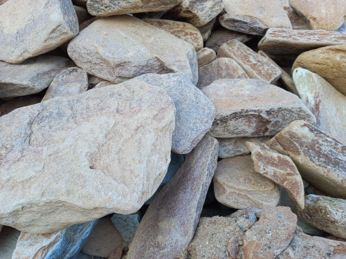 Златолит жёлтый, жёлто-зелёный глыбки и валуны для ланшафтного дизайна купить в Краснодарском крае