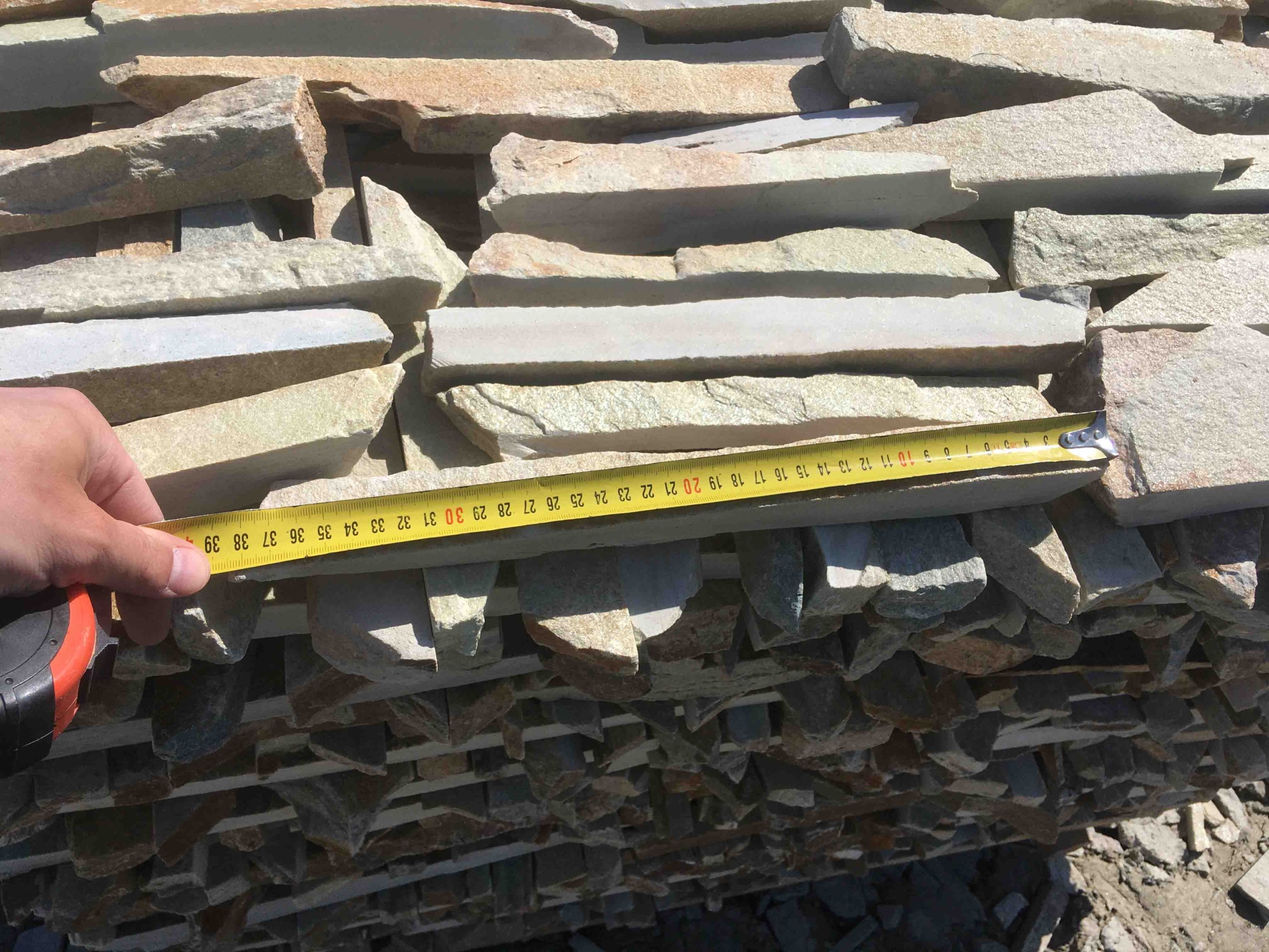 Горбушка златолит золотистый для облицовки купить в Краснодарском крае