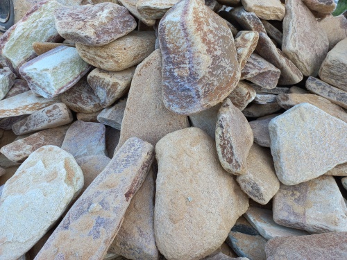 Златолит жёлтый, жёлто-зелёный глыбки и валуны для ланшафтного дизайна купить в Краснодарском крае