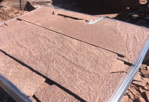 Плитняк лемезит бордовый для облицовки цоколя 20-25 мм  купить в Краснодарском крае