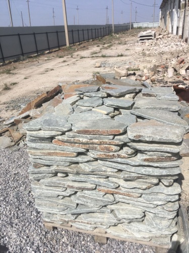 Златолит серебристый галтованный для лестниц купить в Краснодарском крае